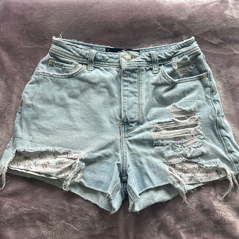 Hollister Ulta-Rise Mom Shorts w25